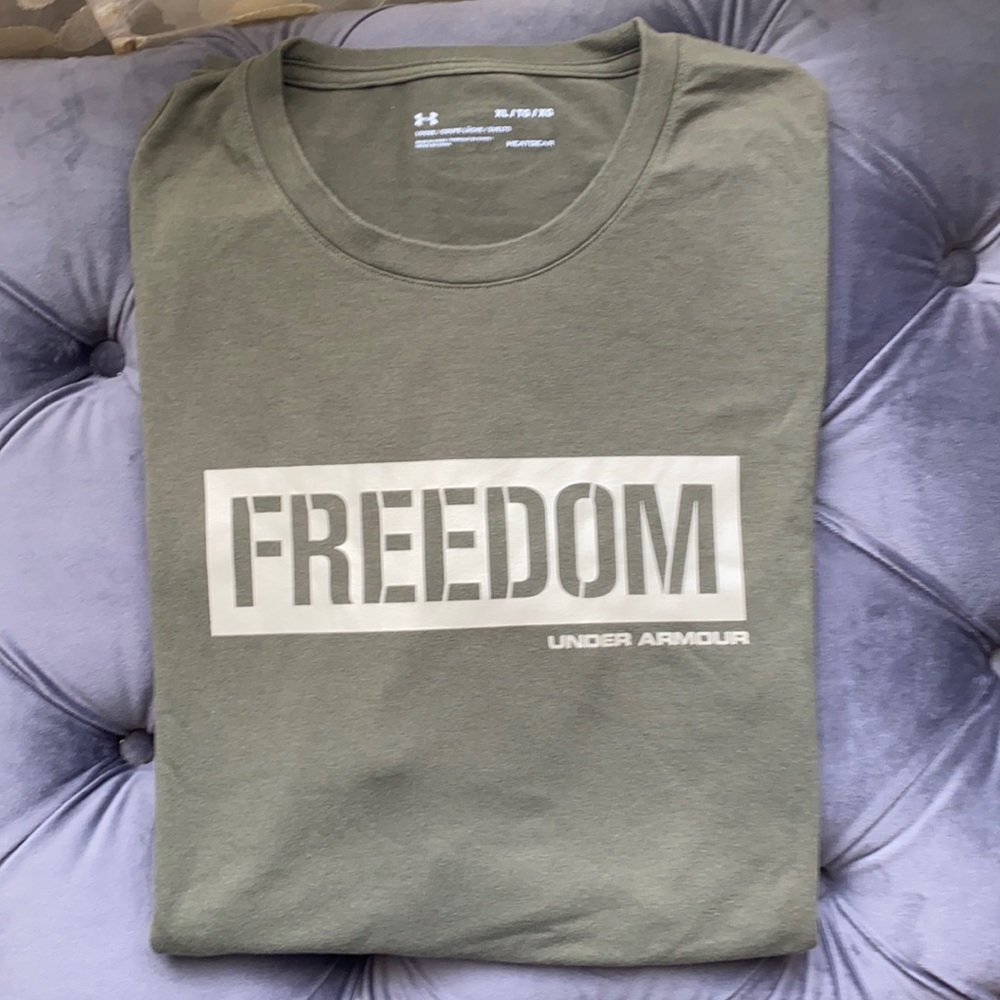 Under Armour FREEDOM men’s Xl T-shirt